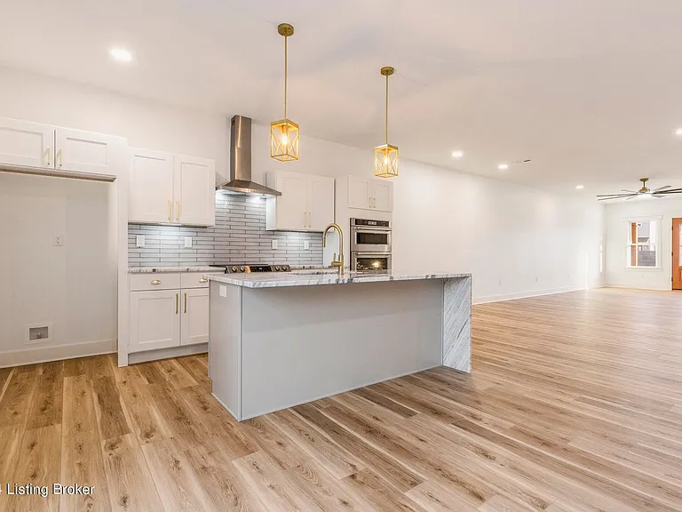 923 E Oak St — Photo 19