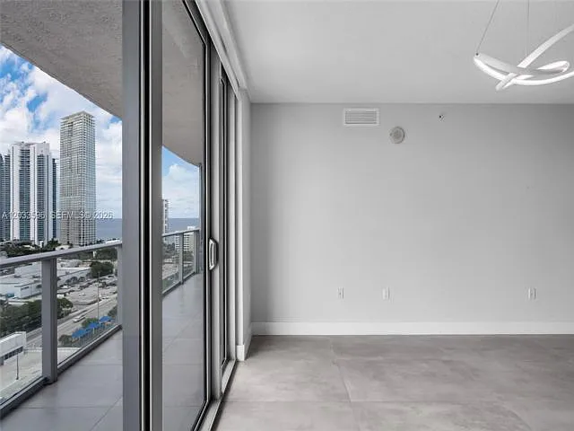 3 bed, 3.0 bath, $5,700 — Photo 4