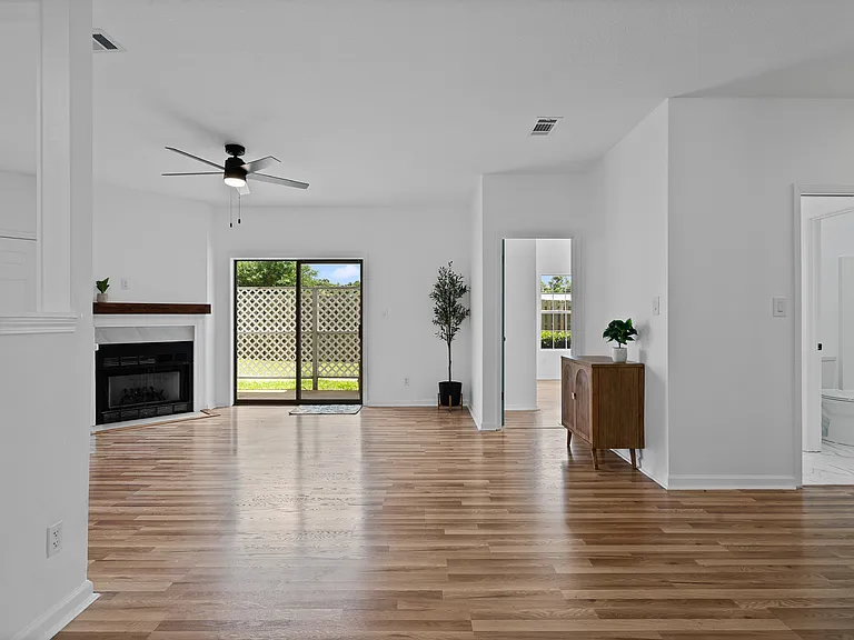 601 E Burgess Rd #H3 — Photo 8