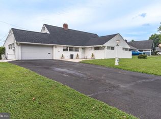 455 Snowball Dr, Levittown, PA 19056
