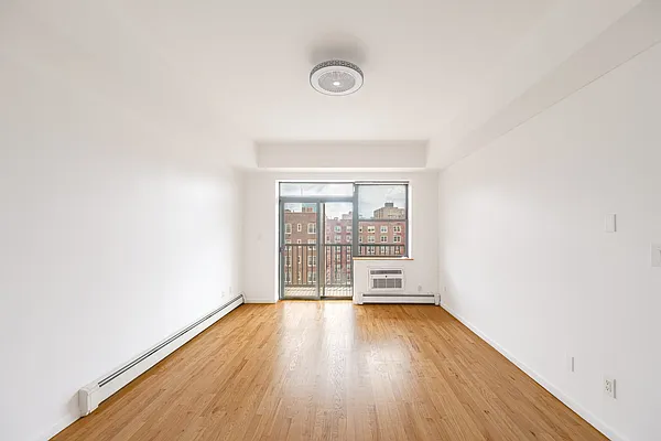 Living room, photo 1