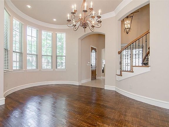 2nd image of 5621 Braemar Dr