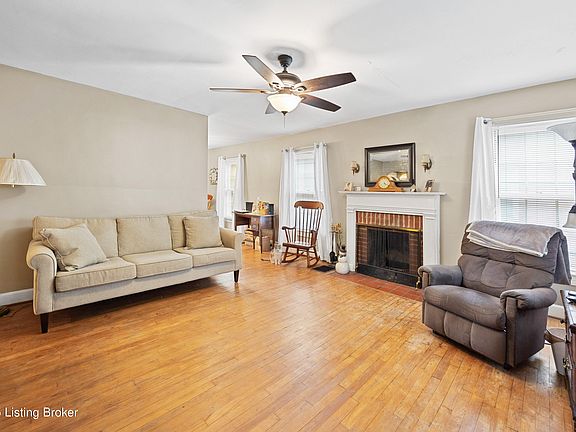 3rd image of 1042 Parkway Dr
