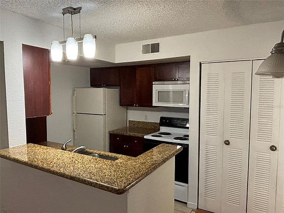 5th image of 5152 Conroy Rd Unit 1316