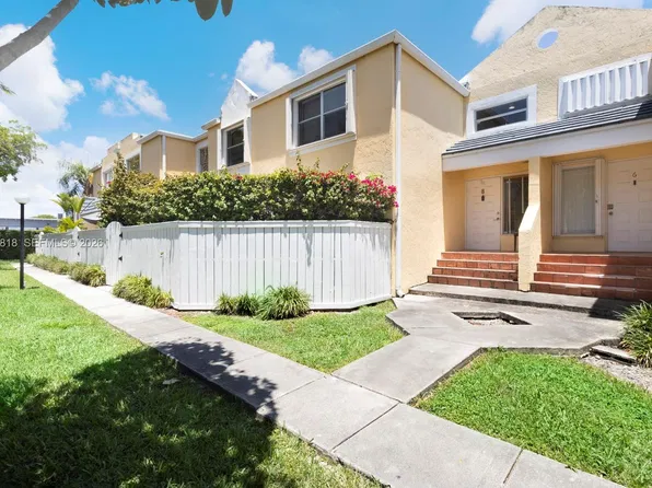 6870 SW 45th Ln APT 8, Miami, FL 33155