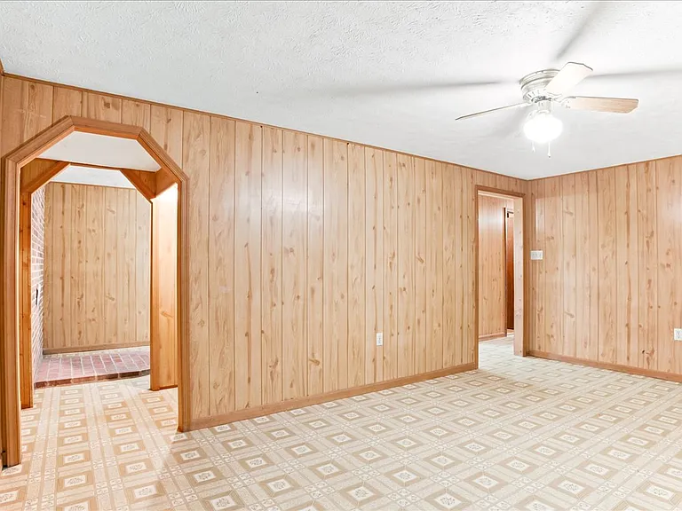 102 Linwood Ct — Photo 65