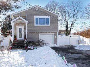 98 30th St, Copiague, NY