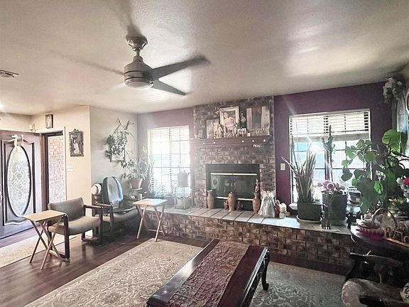 4th image of 3014 N Elm Ave