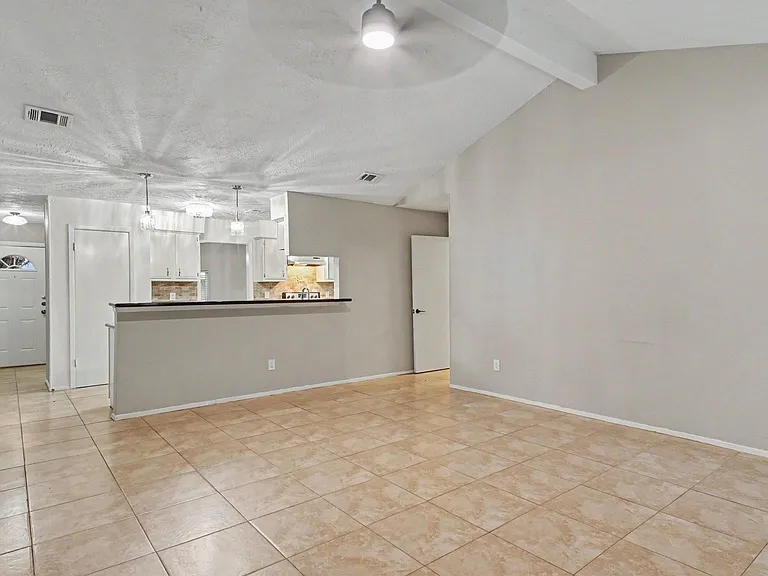 215 Redbud Cir — Photo 7