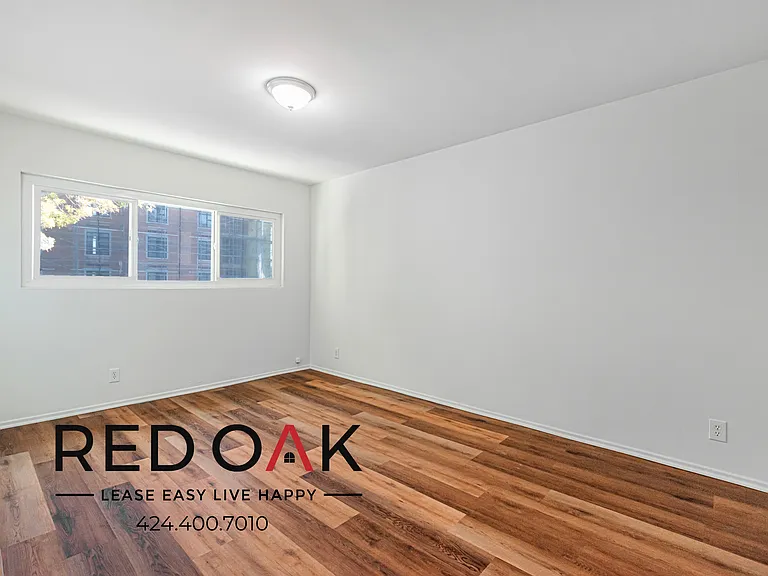 1016 N Edinburgh Ave #9 — Photo 3