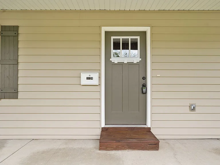 1120 N Clay Ave — Photo 3