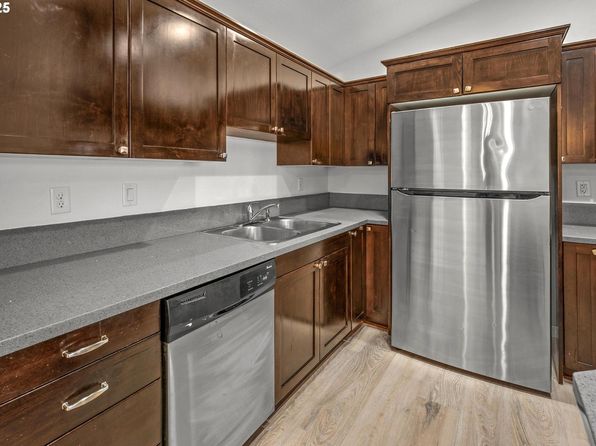 salem-oregon-2101567058 picture