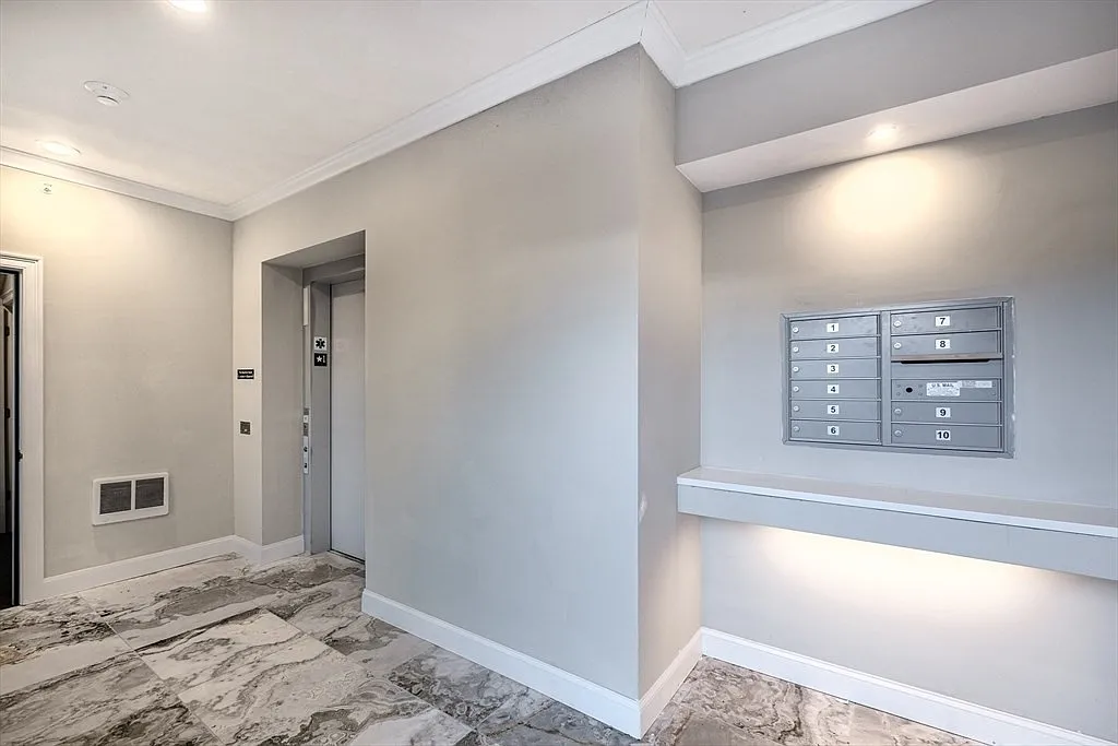 2 bed, 1.0 bath, 850 sqft, $2,800 — Photo 2