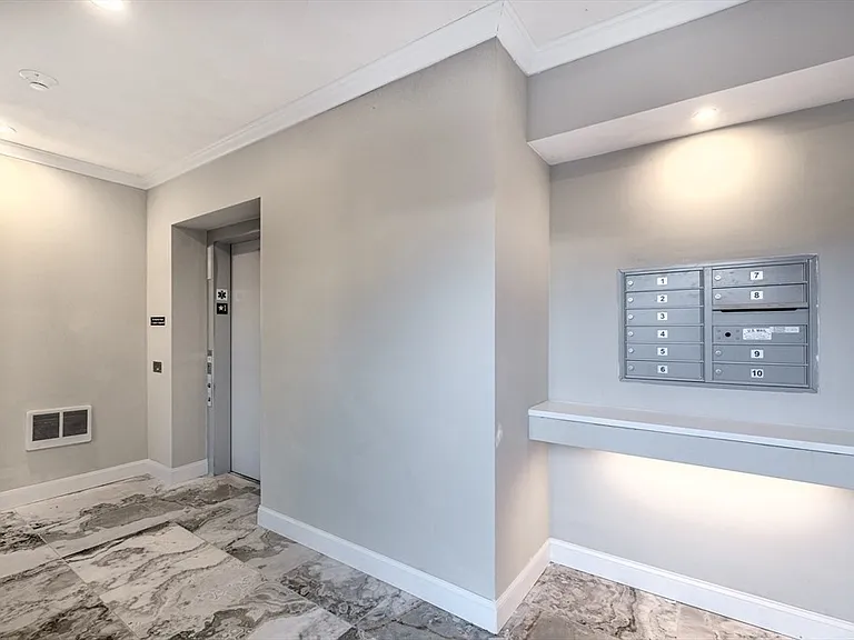 119-121 Addison St #5 — Photo 2