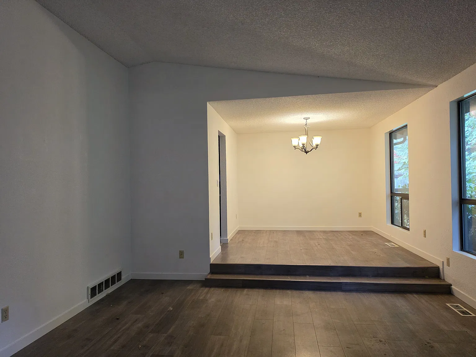 3 bed, 1350 sqft, $3,100 — Photo 4