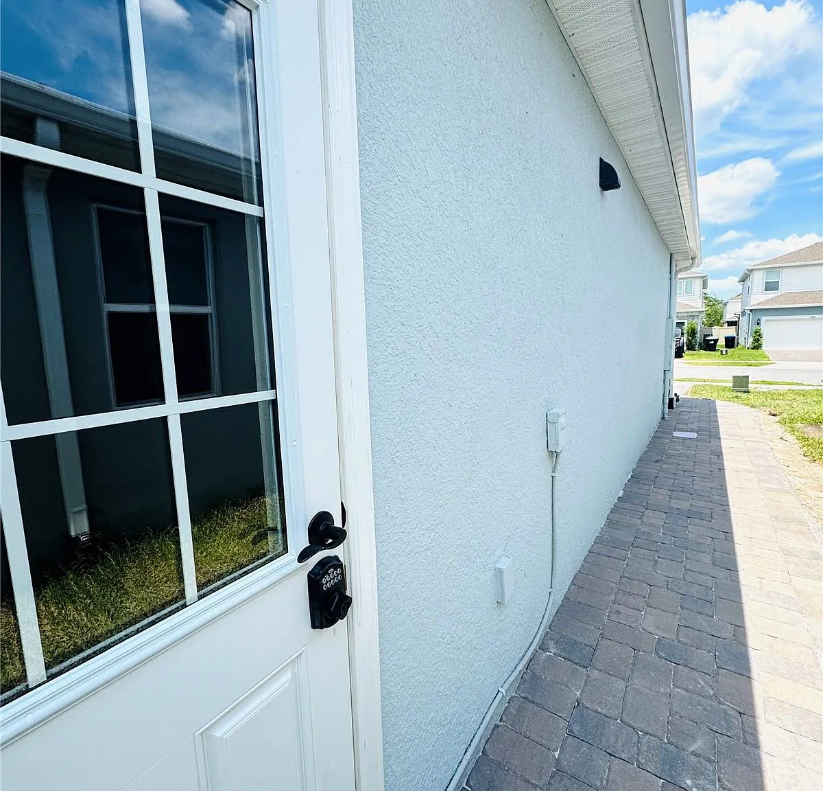 1433 Grand Palm Dr — Photo 2