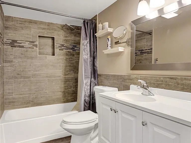 401 SE 3rd St #107 — Photo 20