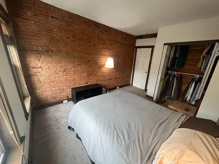 222 W Walnut St — Photo 4