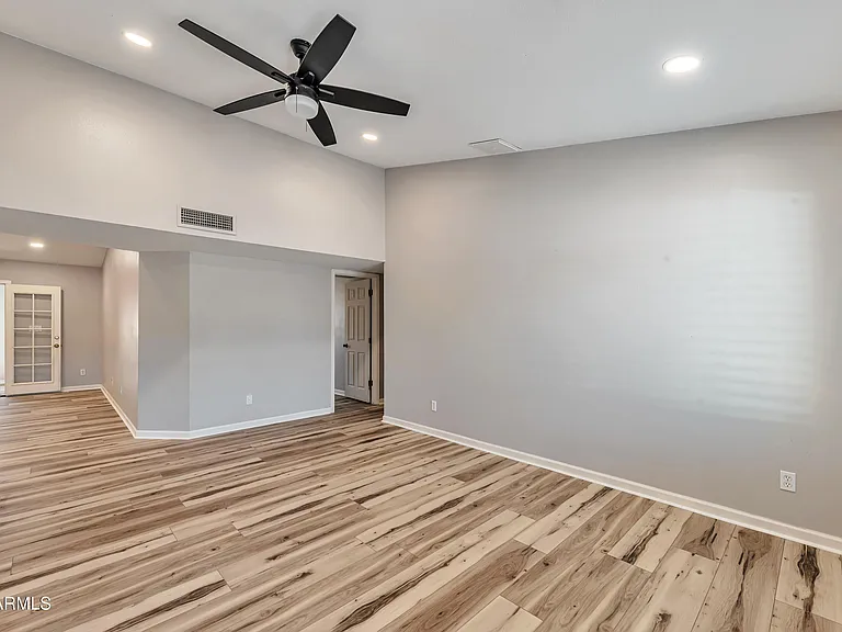 6502 E Grandview Dr — Photo 2