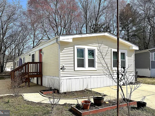 88 Edward Ln, Lothian, MD 20711