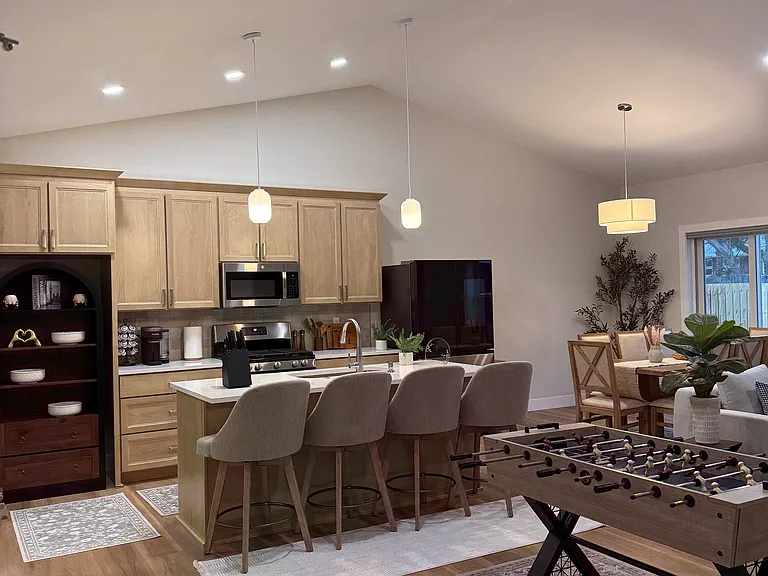 2015 Cureton Dr #A — Photo 4