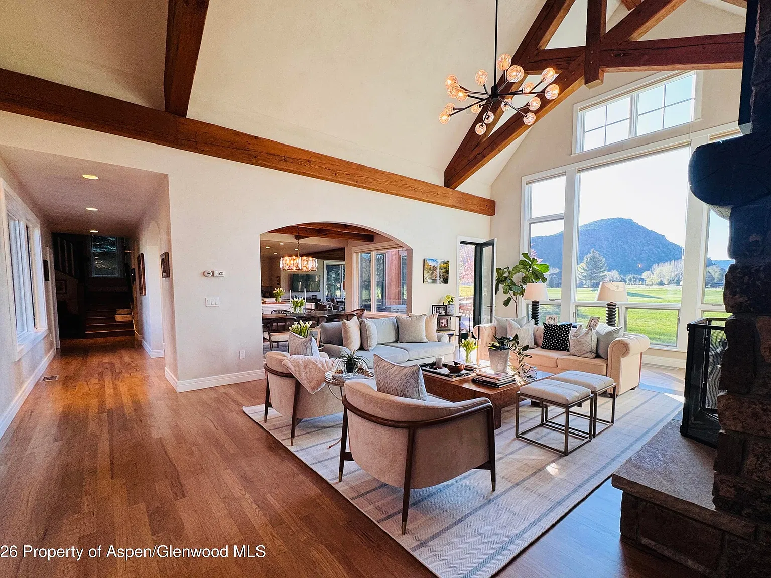 4 bed, 5642 sqft, $35,000 — Photo 4