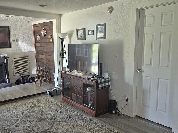 5th image of 428 NW Patton Heights Cir