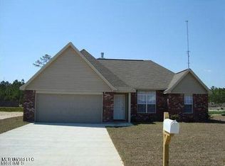 2221 Paula Cir, Ocean Springs, MS 39564