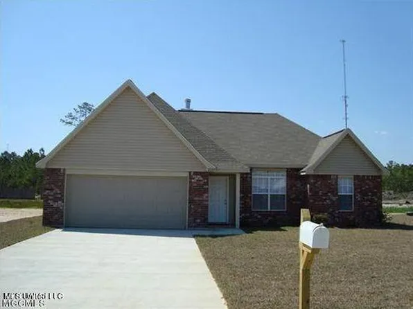 2221 Paula Cir, Ocean Springs, MS 39564
