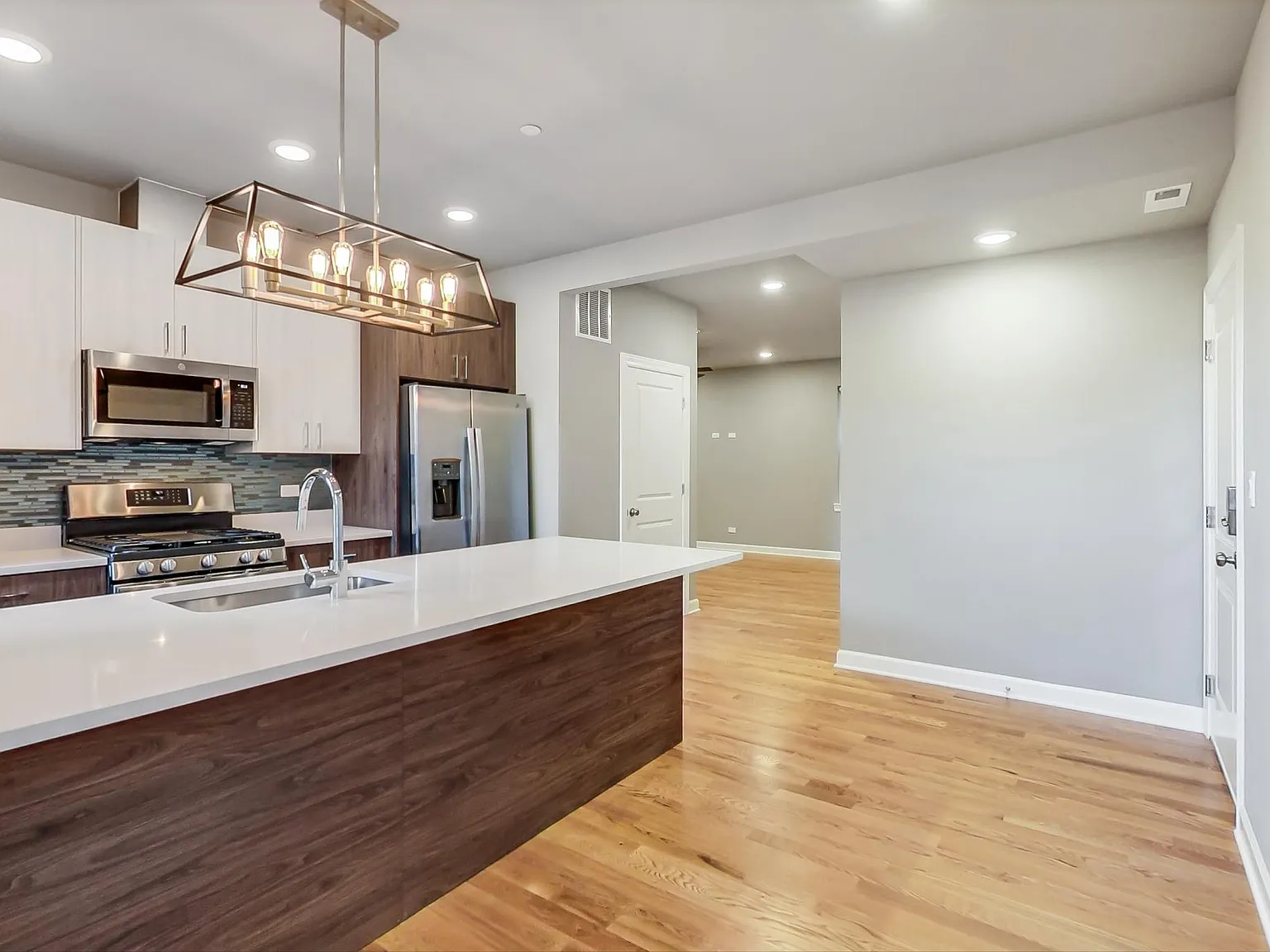 4 bed, 3.5 bath, $3,600 — Photo 3