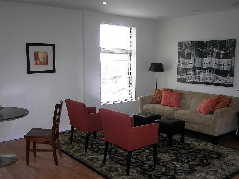 2 bed, 1.5 bath, 1199 sqft, $4,500 — Photo 3