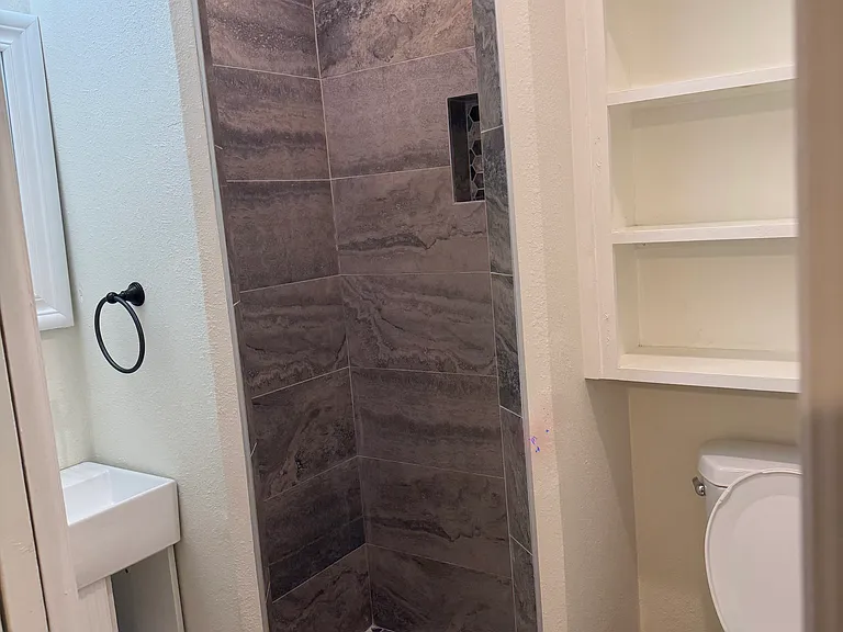 573 W Diagonal St — Photo 6