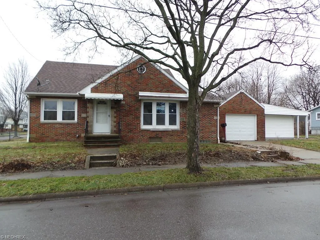 1133 Lily St photo 1