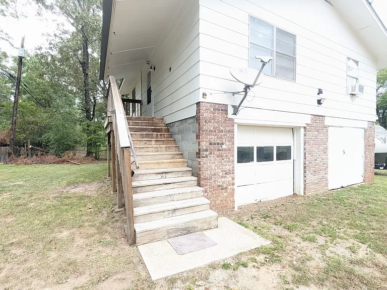 1 Inwood Rd — Photo 1