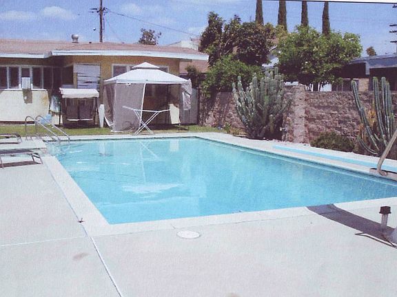 Sparkling Pool for entertaining, relaxing, fun in the sun