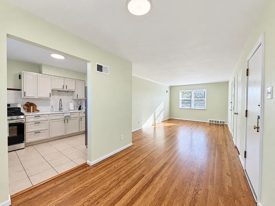7176 Jamieson Ave #2E