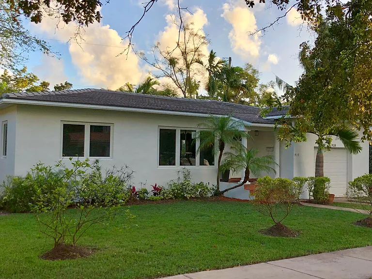918 Ortega Ave — Photo 1
