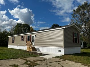 8 W Suffolk Ct, Flint, MI 48507