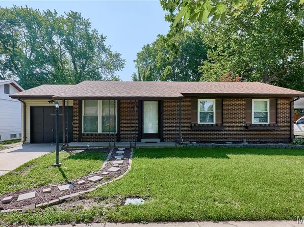 2942 Chance Dr, Florissant, MO 63031
