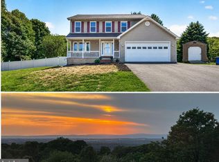 48 Persimmon Pear Ln, Harpers Ferry, WV 25425