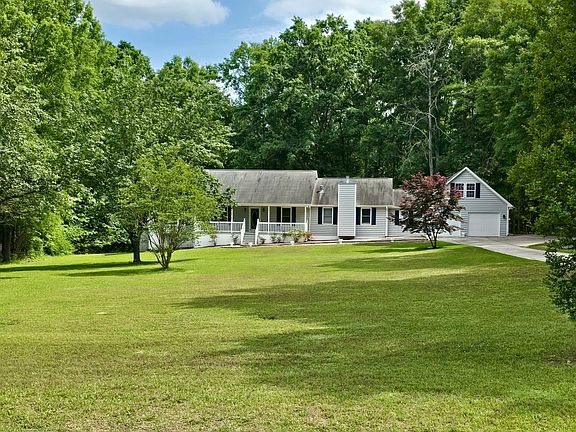 2nd image of 423 Woods Rd