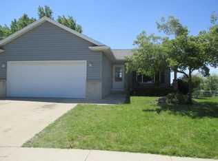 5425 King Arthur Dr NW, Rochester, MN 55901