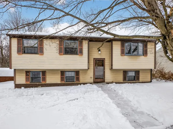 300 Moonridge Dr, Freedom, PA 15042