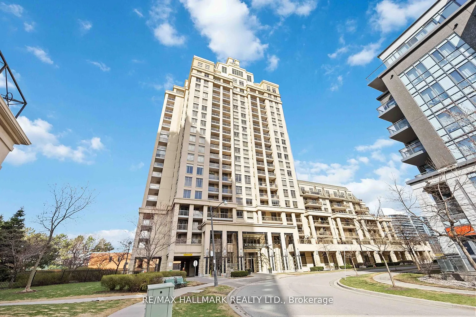 18 Kenaston Gdns #1809 photo 1