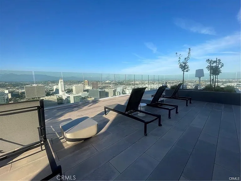 400 S Broadway Ave — Photo 16