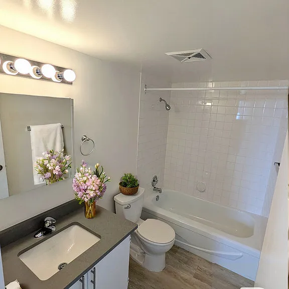 1150 Jervis St — Photo 17
