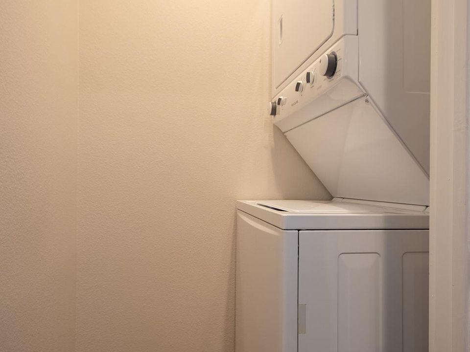 Washer/dryer in unit