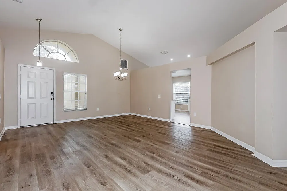 3 bed, 2.0 bath, 1579 sqft, $3,170 — Photo 3