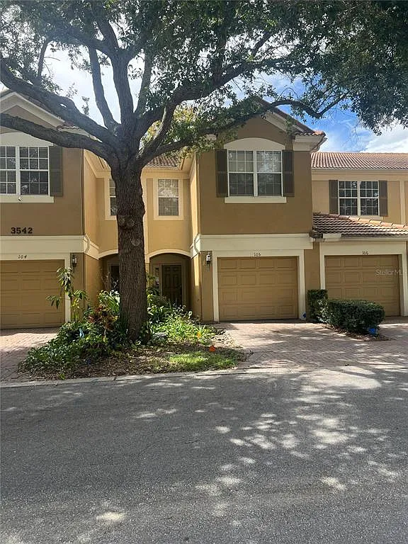 3 bed, 2.5 bath, 1682 sqft, $2,200 — Photo 2