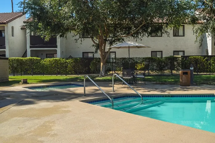 Las Brisas Apartments — Photo 7
